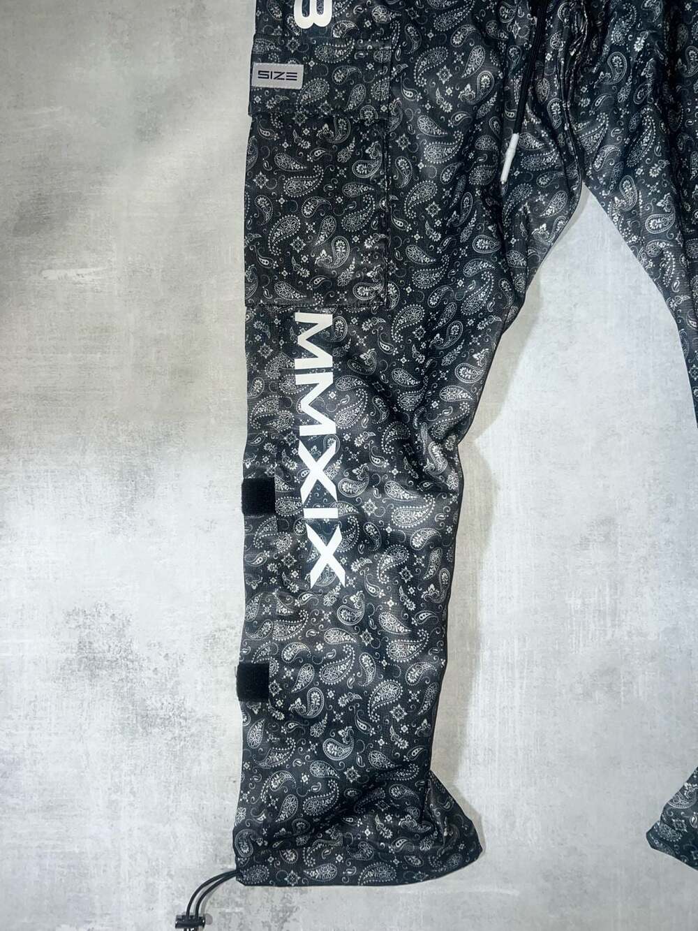 Size Up Apparel MMXIX Paisley Print Utility Cargo Joggers - Picture 4 of 4